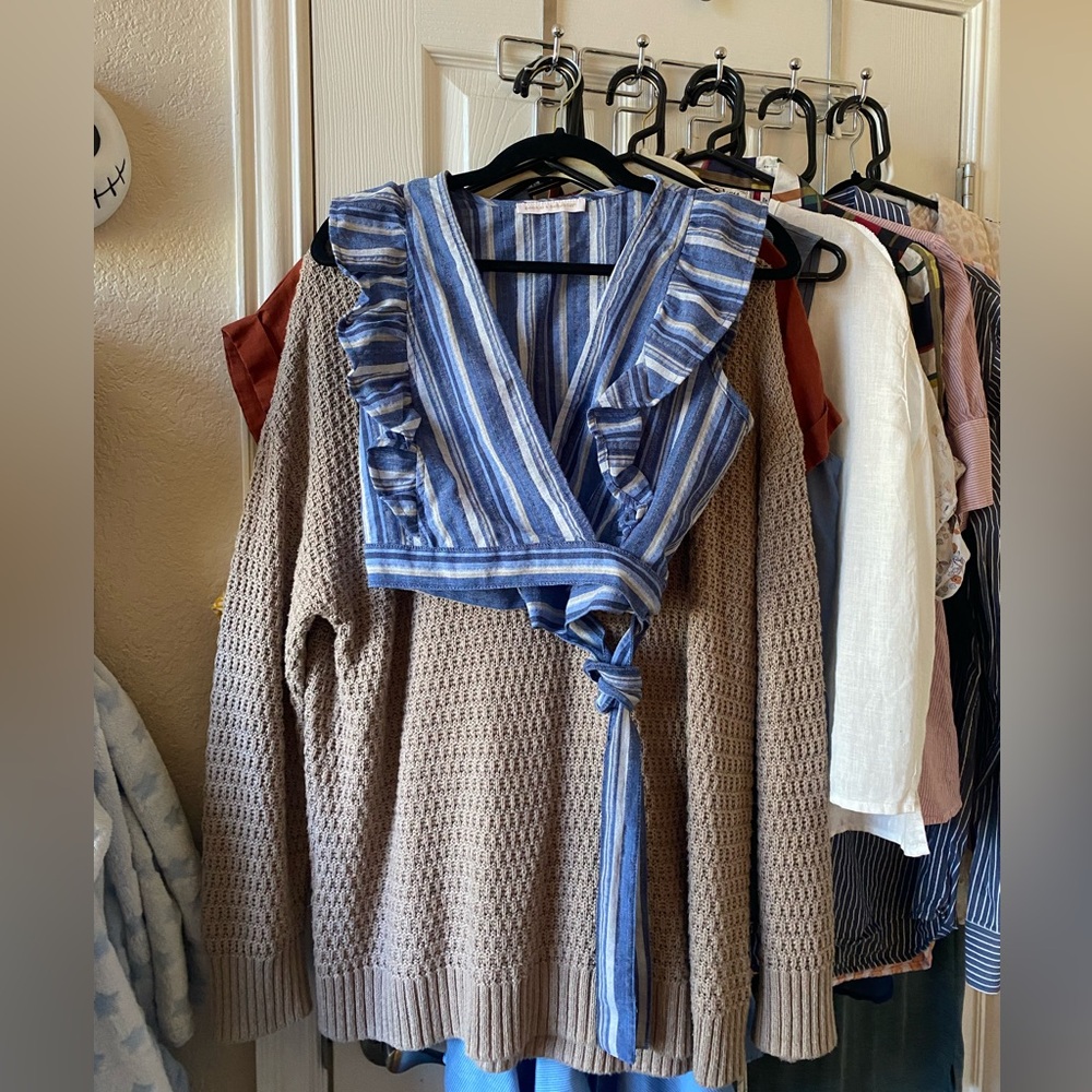 Revolve top - Picture 2 of 7